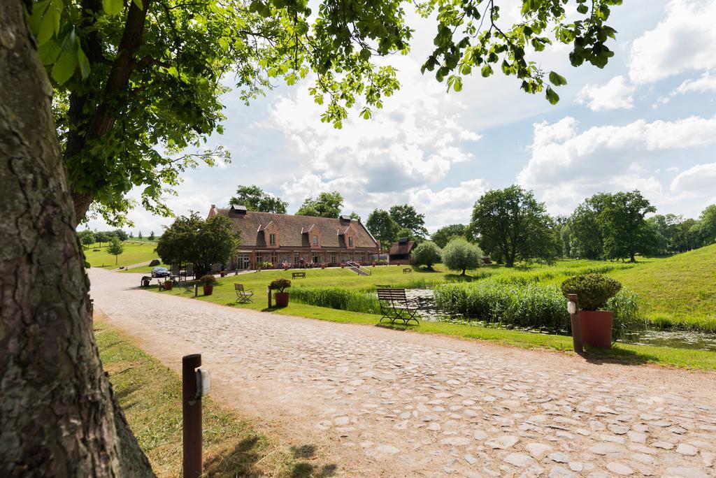 Hotel Schloss & Gut Ulrichshusen Exterior photo